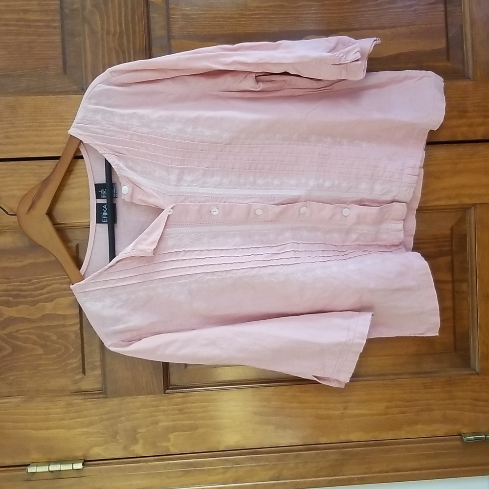 Linen blend blouse.